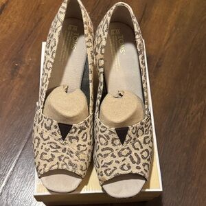 TOMS Women's Tan Leopard Espadrilles